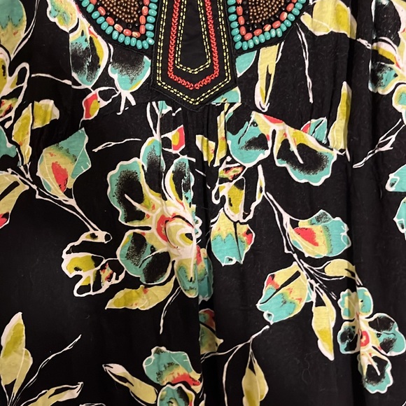 Floral Black Sleeveless Dress - Picture 3 of 5